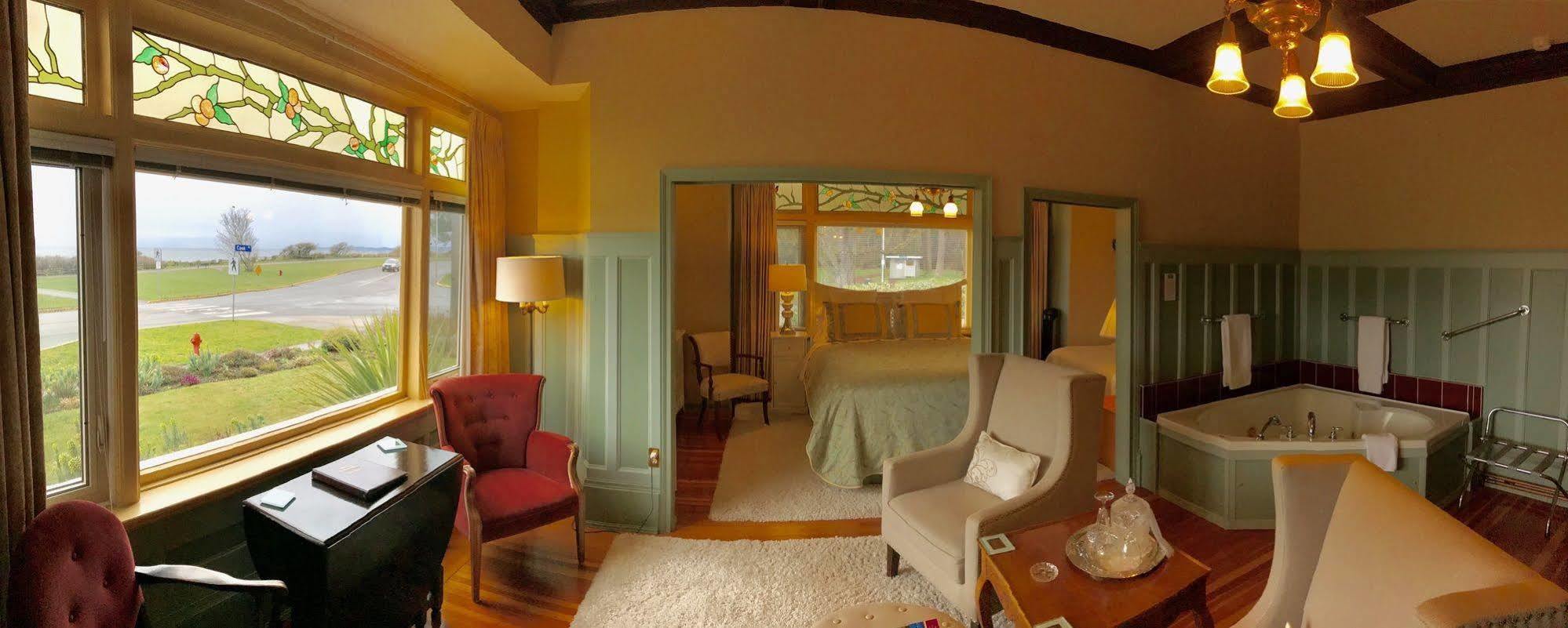 Dashwood Manor Seaside Bed & Breakfast Вікторія Екстер'єр фото