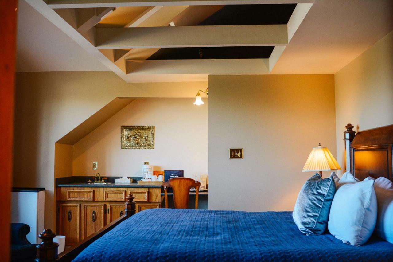 Dashwood Manor Seaside Bed & Breakfast Вікторія Екстер'єр фото