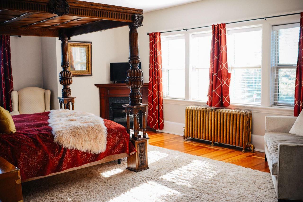 Dashwood Manor Seaside Bed & Breakfast Вікторія Екстер'єр фото