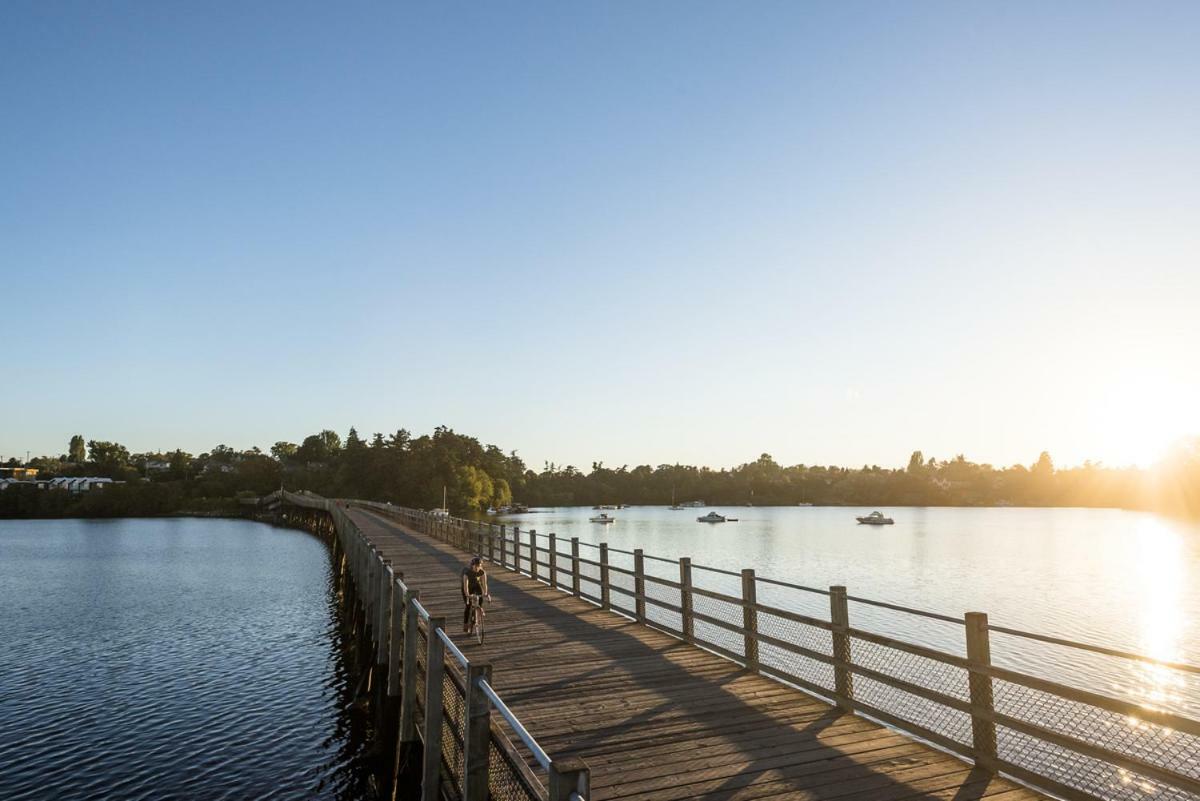 Dashwood Manor Seaside Bed & Breakfast Вікторія Екстер'єр фото