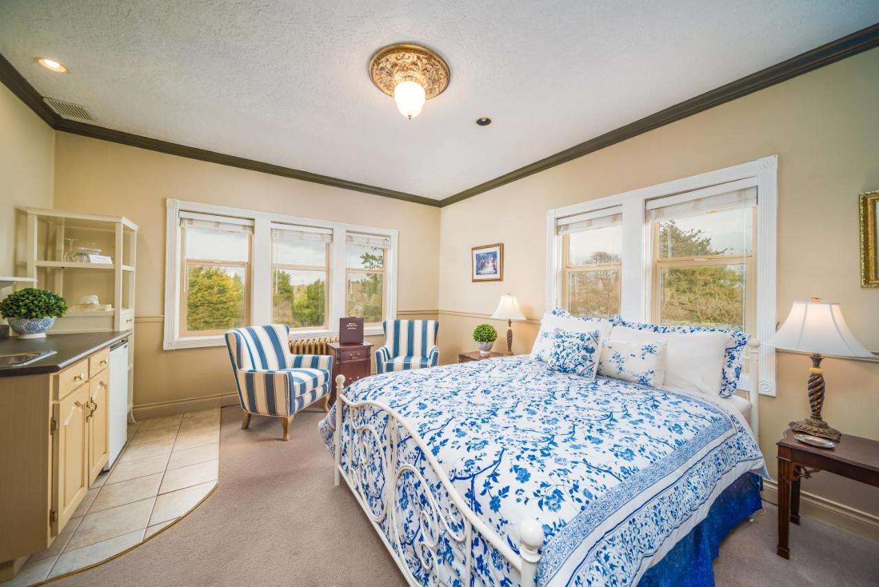 Dashwood Manor Seaside Bed & Breakfast Вікторія Екстер'єр фото