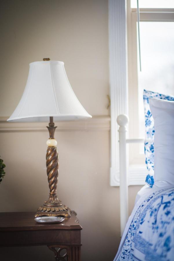 Dashwood Manor Seaside Bed & Breakfast Вікторія Екстер'єр фото